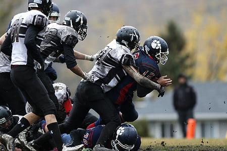 football team running on the field thumbnail