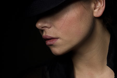 photo of woman wearing hat and black top thumbnail