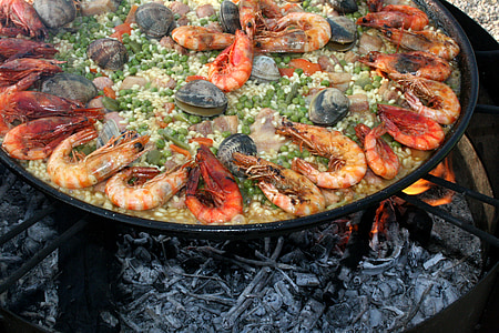 pot filled with shrimps and scallops thumbnail