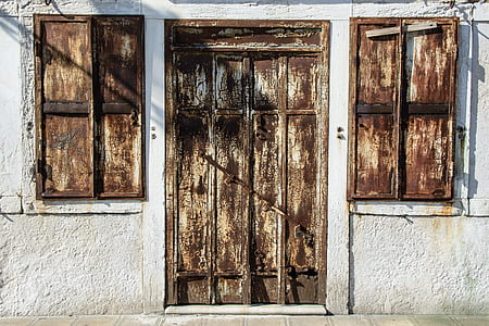 rusted brown door thumbnail