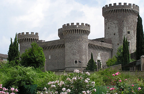 Castle of Rocca Pia in Tivoli, Italy thumbnail