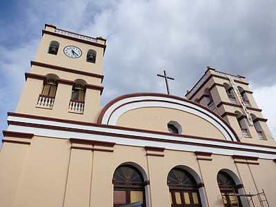 cathedral under white sky thumbnail