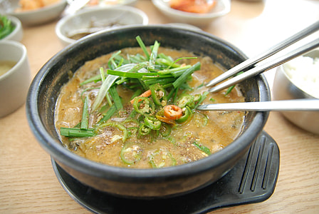 vegetable soup in black bowl thumbnail