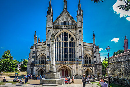 people standing outside cathedral thumbnail