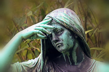 woman statue thumbnail