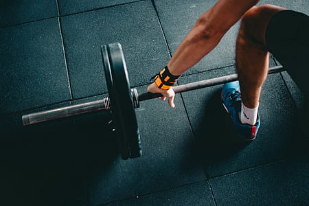person holding adjustable barbell thumbnail