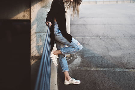 woman leaning on railings thumbnail