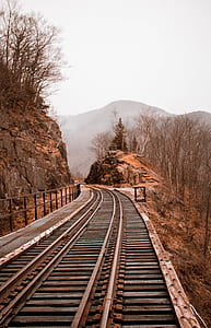 photo of a train railings thumbnail