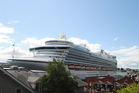 white boat thumbnail