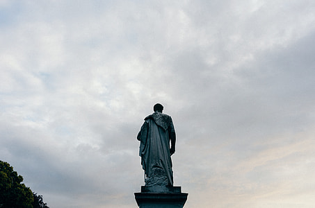 Statue in a park thumbnail