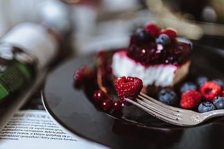 Cheesecake with blueberries and raspberries thumbnail