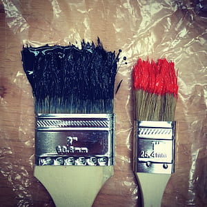 photo of two paint brushes thumbnail