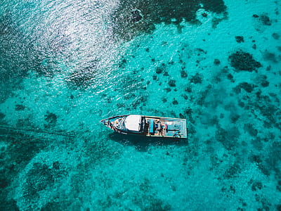 aerial photography of boat on sea thumbnail