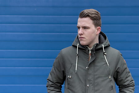 Man Wearing Grey Zip-up Hoodie thumbnail