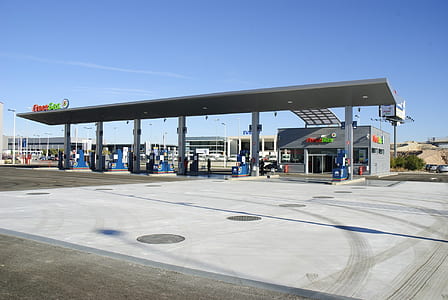 photo of gasoline station thumbnail