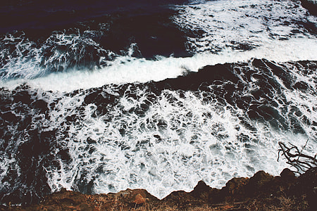 waves by rock formation thumbnail