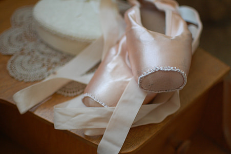 pink ballerina shoes with white lace thumbnail