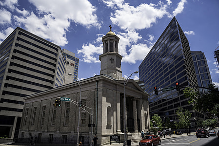Church on the street corner in Nashville thumbnail