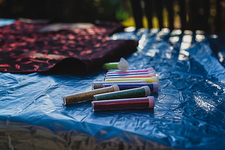 Lots of Glitter on Top of Table thumbnail