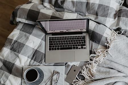 Everything you need to work from your bed thumbnail