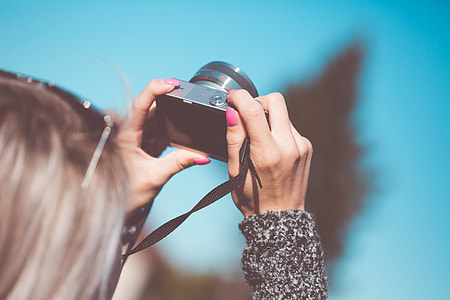 Taking a Photo with Small Mirrorless Camera #2 thumbnail