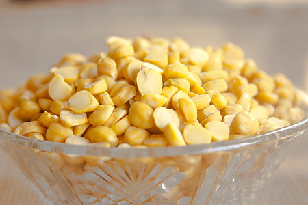 sweetcorns on clear glass bowl thumbnail