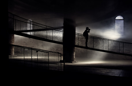 The photographer in the fog thumbnail