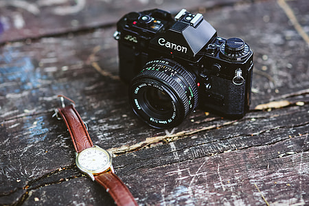 Old vintage camera thumbnail