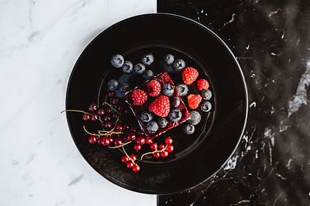 Cheesecake with blueberries and raspberries thumbnail