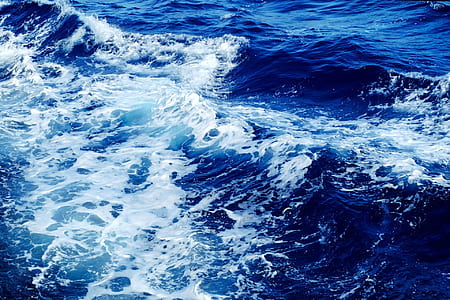 photography of sea wave thumbnail