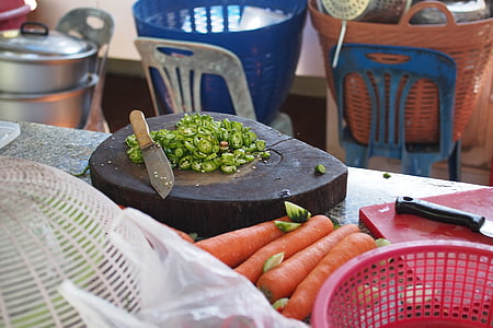 carrots on table thumbnail