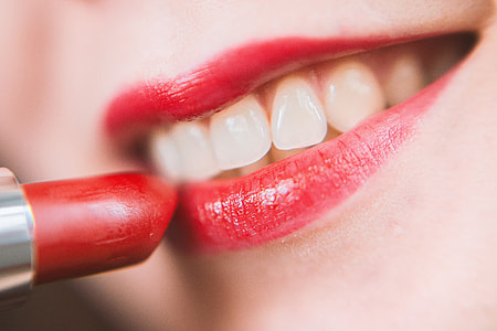 red lipstick thumbnail