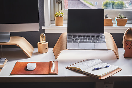 Minimal Mac MacBook Desk Setup thumbnail