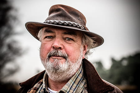 man wearing black hat thumbnail