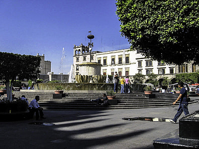 Fountain at Plaza Universidad, Guadalajara, Mexico thumbnail