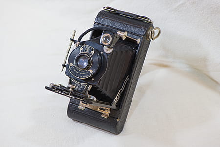 Close-up Photography of Vintage Camera thumbnail