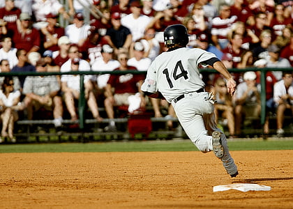 baseball player running pass thumbnail