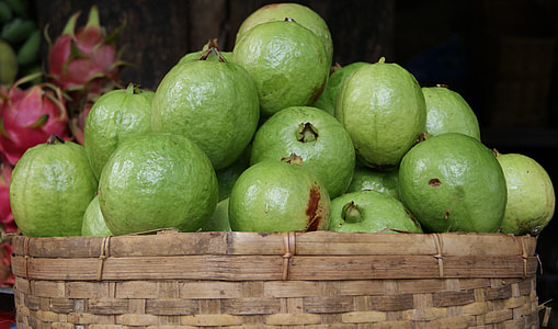 basket of guavas thumbnail