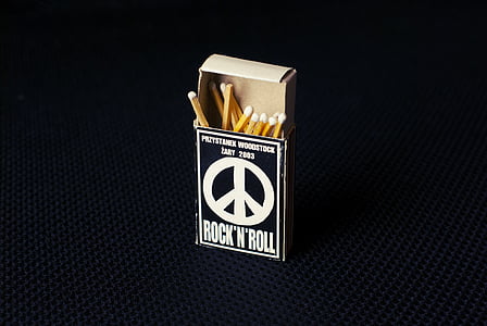 opened Rock 'n Roll flip-top cigarette box thumbnail