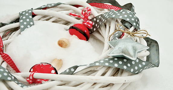 grey and white polka-dot twig wreath thumbnail