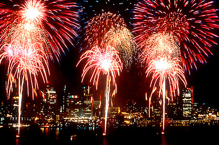 Fireworks exploding in the night sky in Windsor, Ontario thumbnail