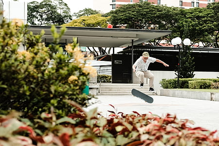 man doing skateboard thumbnail