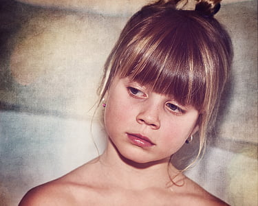 girl wearing hoop earrings thumbnail