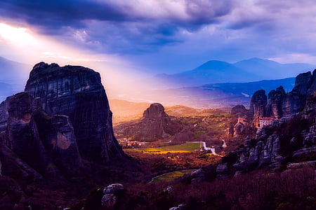sunrays on mountains thumbnail