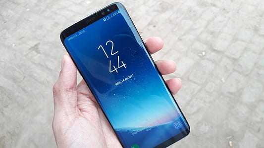 person showing midnight black Samsung Galaxy S8 thumbnail