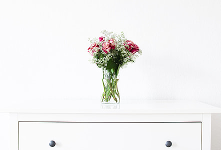 red-and-pink Roses with Baby's Breath flowers in clear vase centerpiece thumbnail