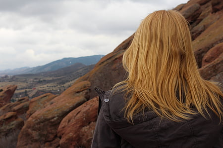 woman with blonde hair facing back thumbnail