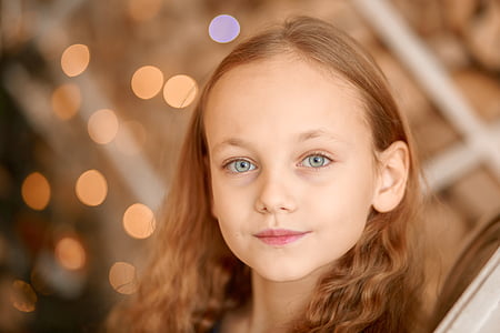 shallow focus photography of girl with brown hair thumbnail