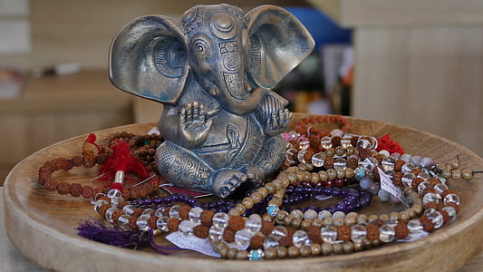 selective focus photography Ganesha figurine thumbnail