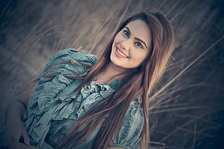 woman in gray dress thumbnail